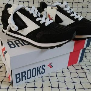Brooks running shoes. Chariot W 7.5